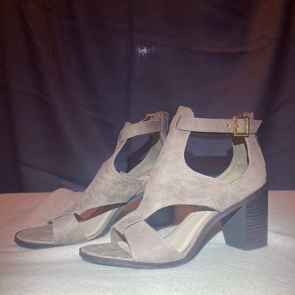Size 8.5 Fergalicious chunky heel sandal